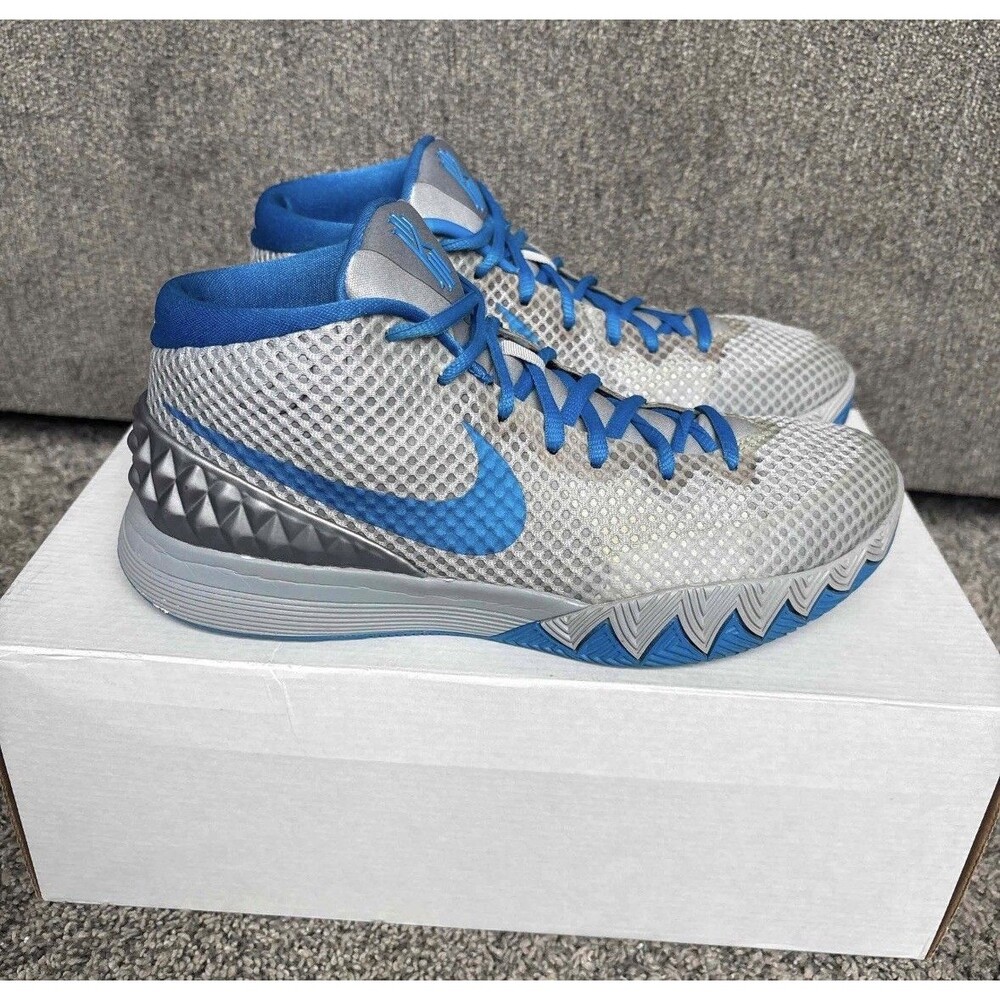 NIKE 2015 KYRIE 1 NIKE ID CAROLINA BLUE UNC GREY SIZE 7.5 MENS (SIZE 9 WOMENS)